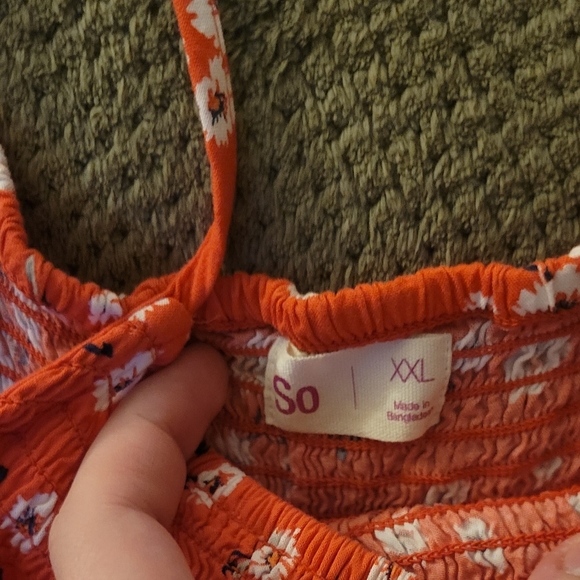 Smocked red bodice dress - Picture 4 of 7